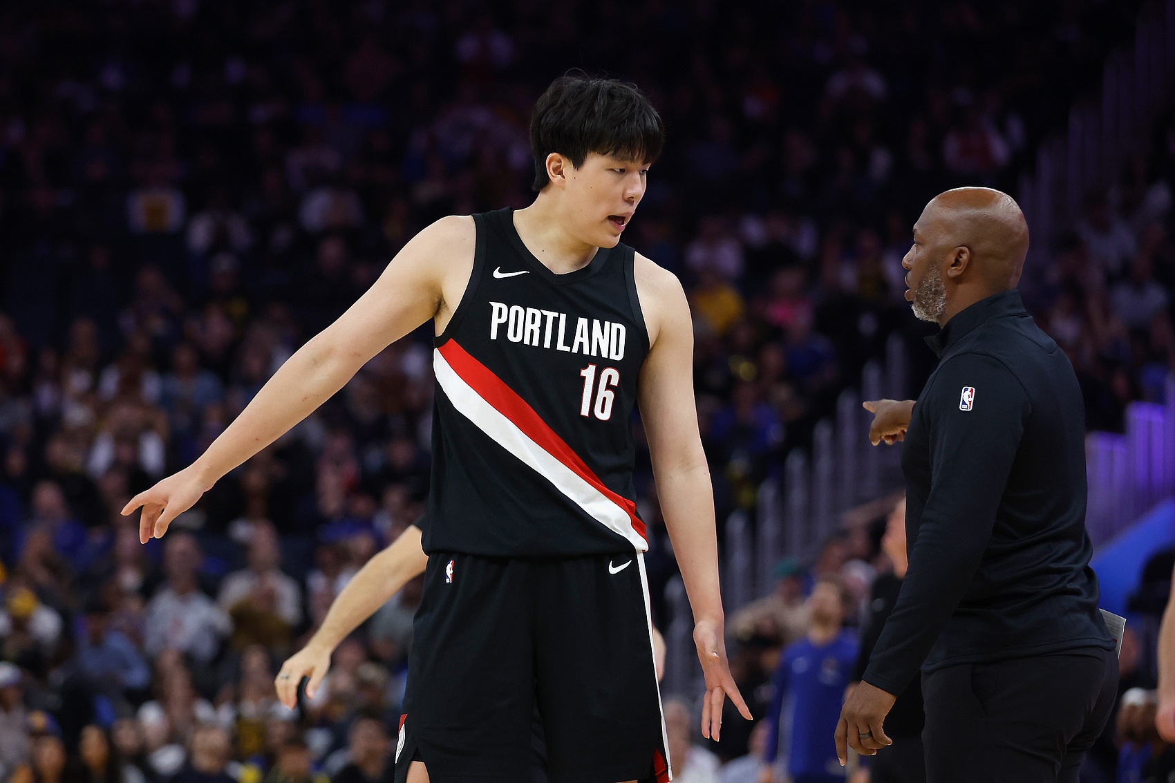 队记：比卢普斯对杨瀚森很有耐心 现阶段就是学习-犯错-改正