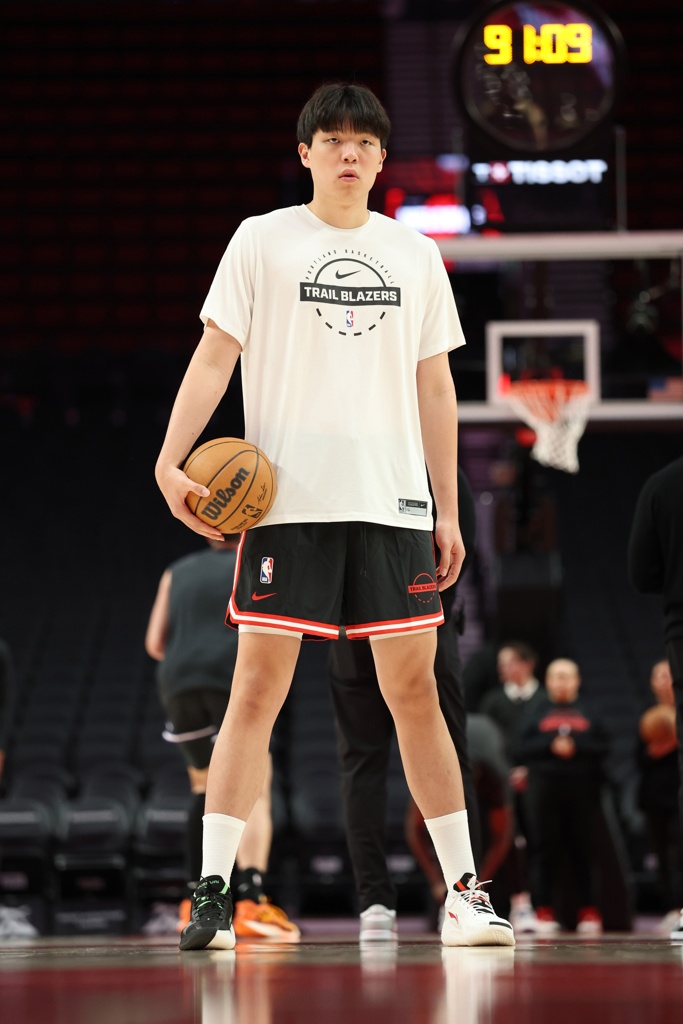 媒体人：今天的表现是杨瀚森正常水平发挥 他真的做到了放下包袱